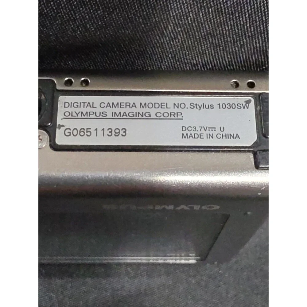 Olympus Stylus 1030SW 10.1 MP digital camera silver waterproof shockproof teste